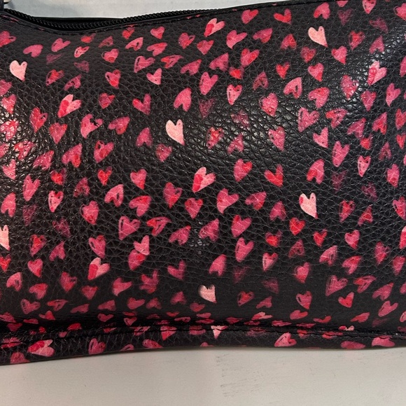 Nine West hearts wristlet Valentines day Galentines day zip close 9x6 inch - Picture 4 of 7